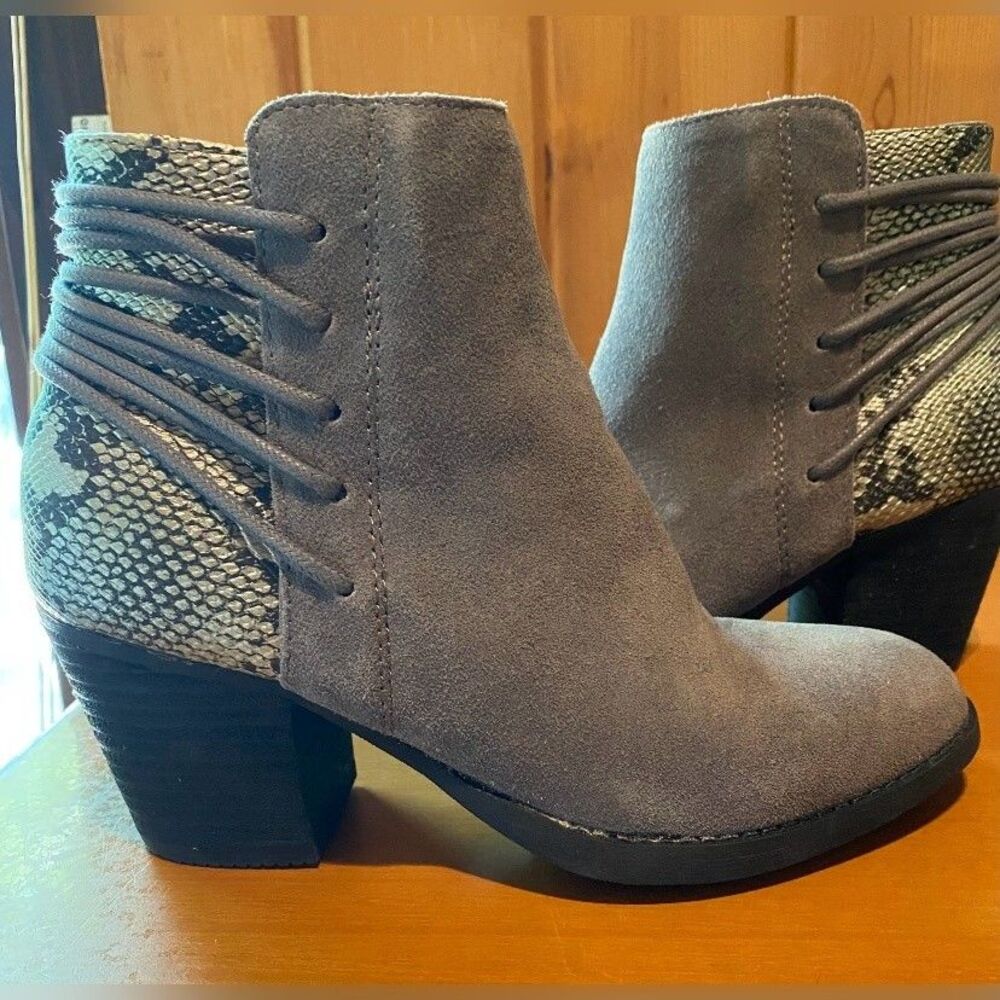 Skechers Boots Womens Size 5.5 Gray Snake Print Suede Ankle Block Heel Zip Shoes